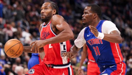 莱昂纳德26+8 哈登19分 快船19分逆转残阵活塞